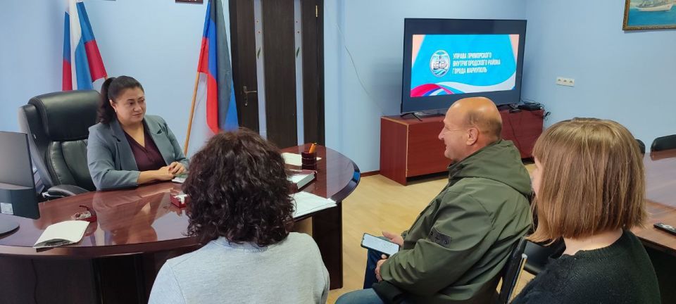 В Приморском районе состоялась встреча с жителями, в ходе которой обсуждены вопросы поддержания порядка на придомовых территориях и качества выполняемых ремонтных работ