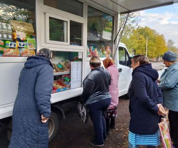 С 11 по 15 октября 2025 года осуществлена выездная торговля с использованием автомагазинов в населенных пунктах городских округов Донецк, Горловка, Мариуполь, на территории г. Авдеевка, также Волновахского, Володарского...