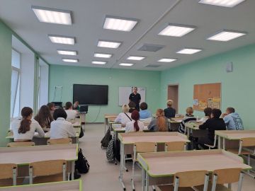 Полицейские проводят профилактическую работу с детьми в Мариуполе