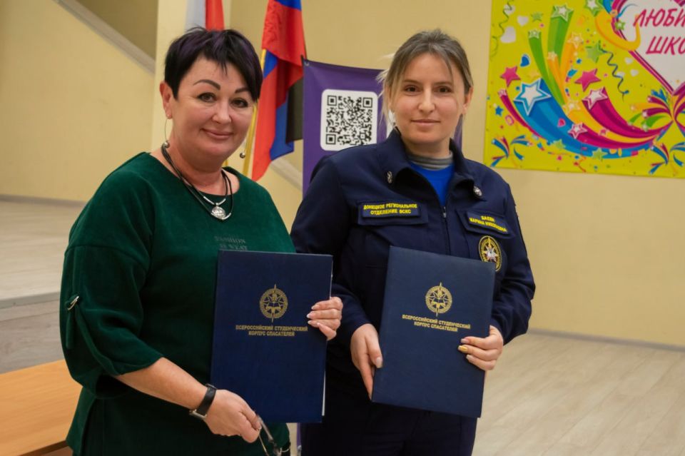 В Мариупольской школе №68 состоялось подписание соглашения об открытии Школьного спасательного отряда «Шторм», а также прошло занятие в рамках проекта «Школа антитеррора»