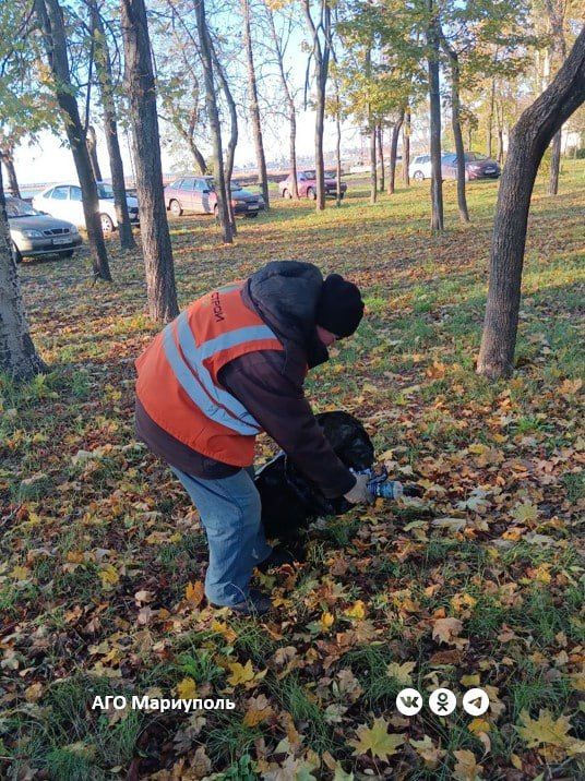 В Мариуполе продолжаются сезонные работы по благоустройству парков и скверов