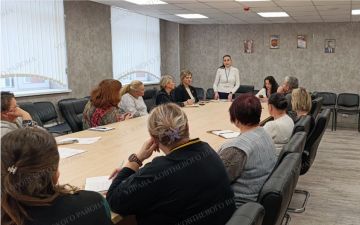 В управе Жовтневого внутригородского района города Мариуполя состоялась рабочая встреча заместителя руководителя управы Ирины Кондратенко с сотрудниками