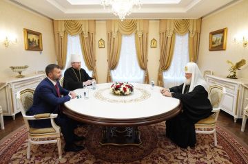Состоялась встреча Святейшего Патриарха Кирилла с главой Донецкой Народной Республики Д.В. Пушилиным и митрополитом Донецким и Мариупольским Владимиром