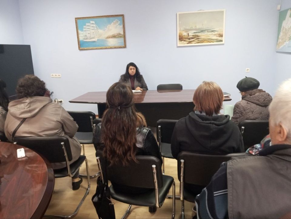 В Приморском районе состоялась встреча с жителями, посвящённая вопросам взаимодействия органов власти с населением, а также вопросам благоустройства