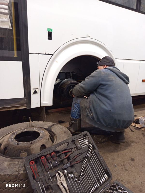 Мариупольтранс: Ежедневно специалисты автобусного и троллейбусного парка МУП "МАРИУПОЛЬТРАНС" производят осмотр, наладку и санитарную обработку подвижного состава