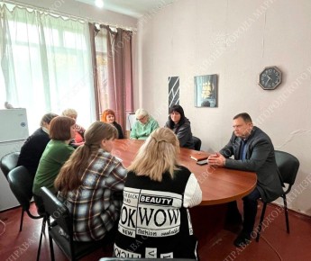 ОТКРЫТЫЙ ДИАЛОГ. Руководитель Управы Игорь Овсиенко провел встречу с рабочим коллективом ГБУСО "Центр социального обслуживания населения Орджоникидзевского района г. Мариуполь"