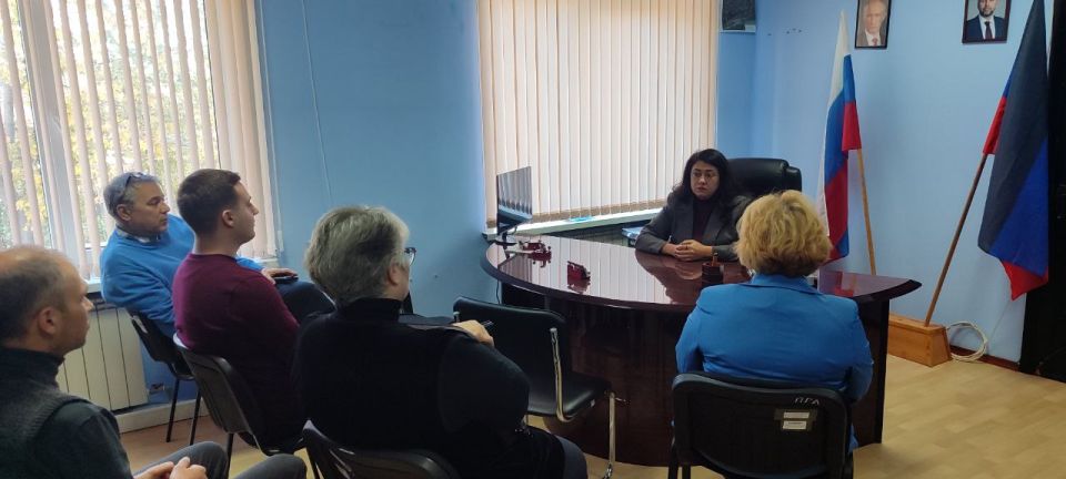 В Приморском районе прошла встреча с жителями, в ходе которой обсудили два ключевых направления — восстановление промышленности и продовольственную безопасность