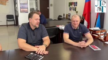 Московские блогеры и писатели – Сергей Беляк, Юрий Кот, Роман Антоновский, Виталий Шмаленюк, Сергей Москальков – посетили мэра Мариуполя Антона Кольцова