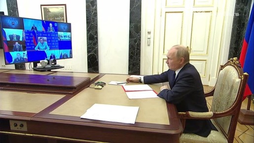 Президент провёл по видеосвязи оперативное совещание с постоянными членами Совета Безопасности