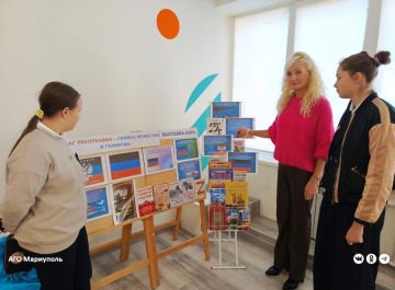 Библиотекари Мариуполя проводят для горожан мероприятия ко Дню Флага Донецкой Народной Республики