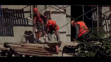 Фильм о строителях, которые восстанавливают Мариуполь