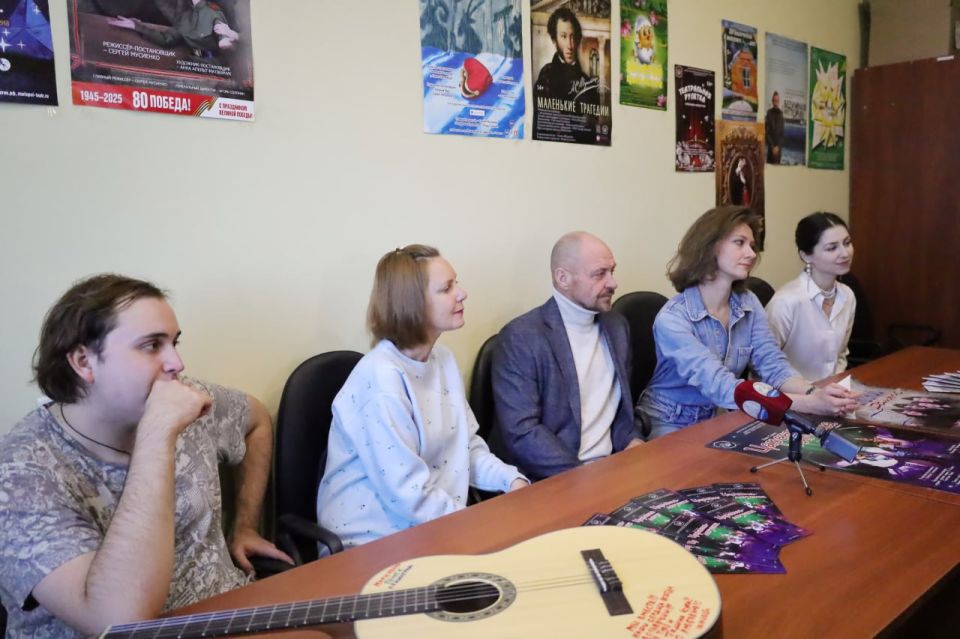 Брифинг по итогам осенних гастролей Мариупольского театра