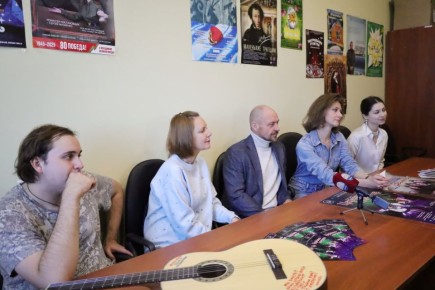 Брифинг по итогам осенних гастролей Мариупольского театра