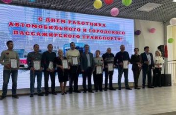 В Мариуполе отметили заслуги транспортников ведомственными наградами