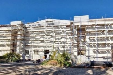 Фасадные работы начались в мариупольском дворце культуры «Чайка»