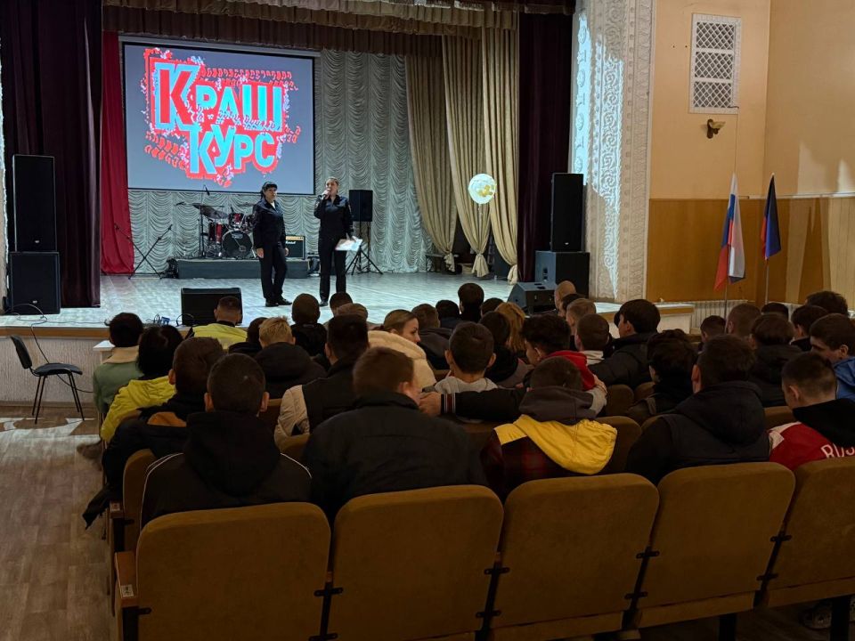 В Мариуполе сотрудники Госавтоинспекции организовали краш-курс для студентов