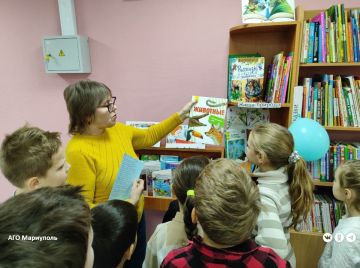 Мариупольским первоклассникам организовали экскурсию в библиотеку