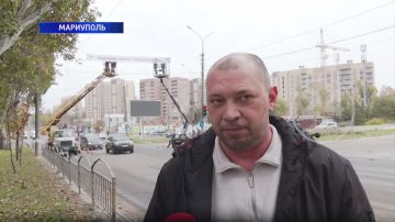 «Народов много - Родина одна!» Улицы Мариуполя украшают праздничными растяжками ко Дню народного единства