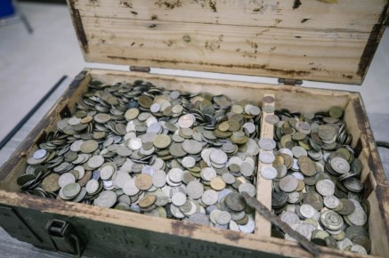 Мариупольцы внесли свою звонкую лепту в сбор металла для памятников героям ВОВ