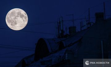 Суперлуние ждёт землян в ночь на четверг, сообщили в Московском планетарии