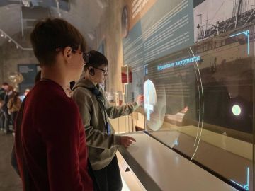 Школьники из Мариуполя увидели исторический и военный город-спутник Санкт-Петербурга