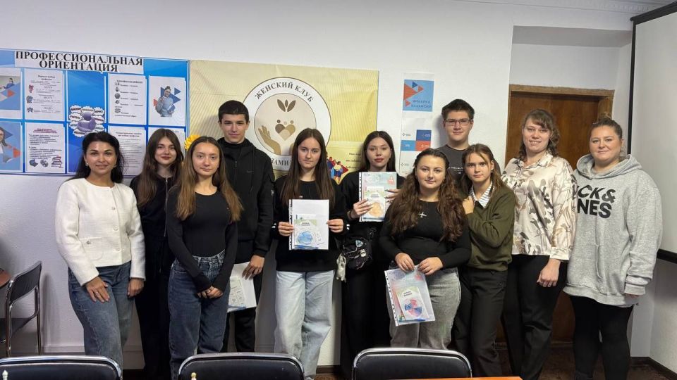 Кто такие психологи, и с чем их, как говорится, употребляют, узнали старшеклассники Володарской школы №1 с помощью местного центра занятости, на базе которого состоялось мероприятие из цикла Осенний марафон профессий...