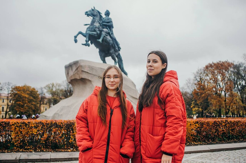 Школьники из Мариуполя побывали в Москве, Петербурге, Орле и Крыму