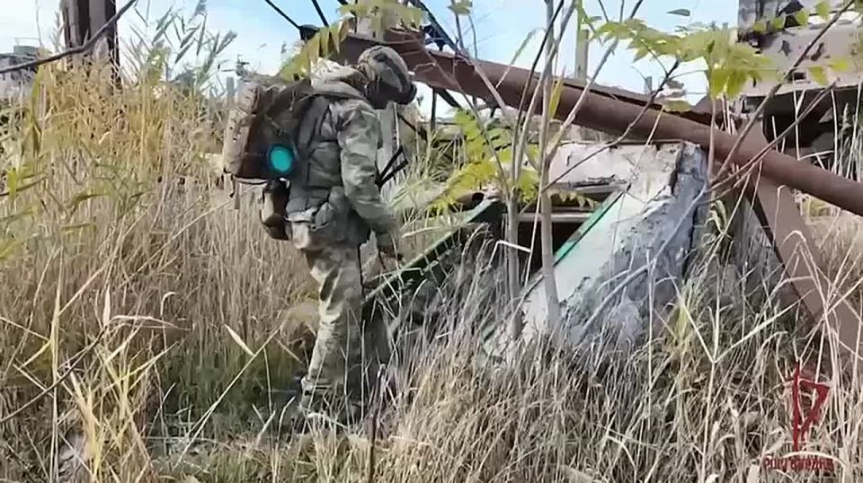 Вещи с нацистскими знаками и боеприпасы нашли в подвалах "Азовстали" спустя три года после штурма завода