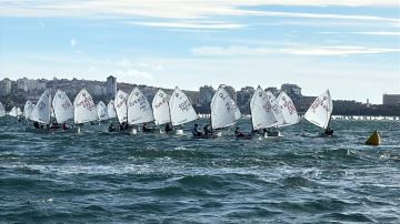 Мариупольские яхтсмены покорили волны Геленджикской регаты!