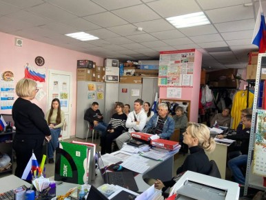 Член Общественного совета муниципального образования городской округ Мариуполь Мазур Валентина провела беседу с трудовым коллективом МБУК "ДК "Чайка", в ходе которой затрагивались вопросы жизни города и деятельности...