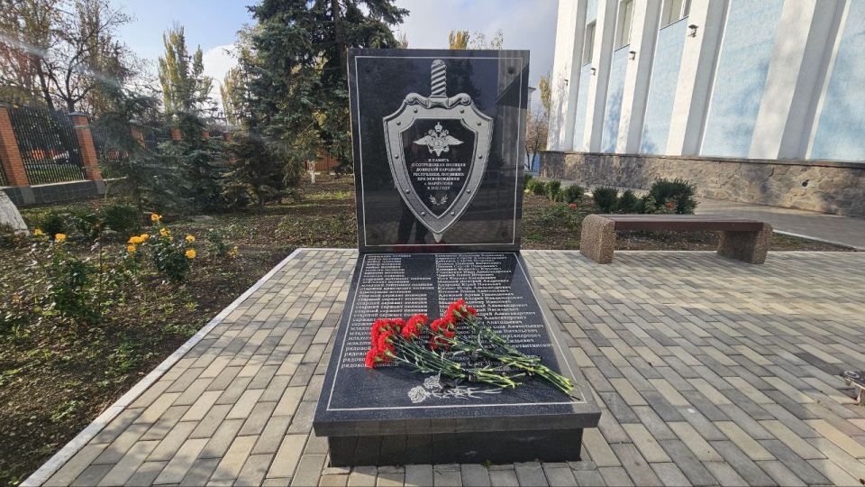 Сотрудники полиции Мариуполя почтили память героев, погибших при исполнении служебного долга