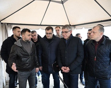 Денис Пушилин и Дмитрий Миляев проинспектировали ход восстановительных работ в Мариуполе