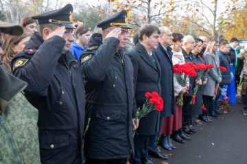 Антон Кольцов: На Аллее Героев открыли бюст легендарного летчика и военачальника Красной Армии, первого почетного гражданина Мариуполя Александра Ивановича Покрышкина