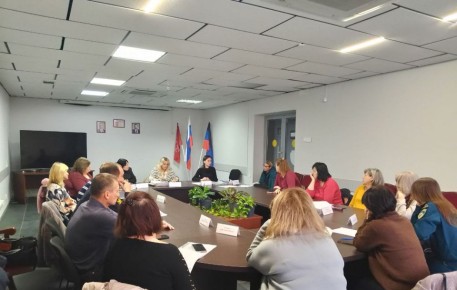 Сегодня состоялось плановое заседание комиссии по делам несовершеннолетних и защите их прав (КДНиЗП) при Управе Ильичевского внутригородского района города Мариуполь