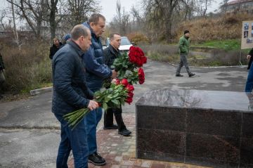  :        -     ,     -