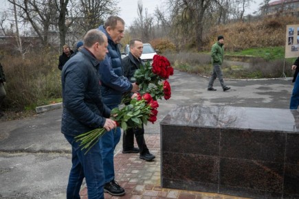  :        -     ,     -