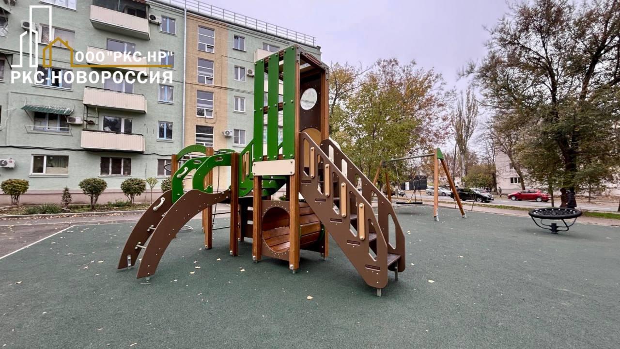 Завершено благоустройство двора на пересечении улицы Кронштадтской и проспекта Строителей