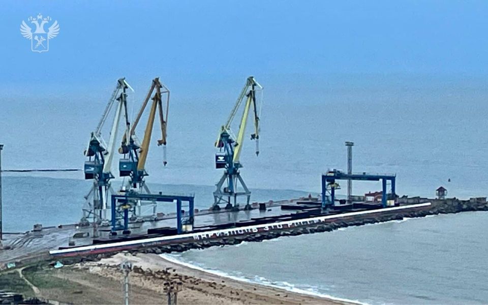 Правительство РФ утвердило распоряжение об установлении в морском порту Мариуполя пункта пропуска