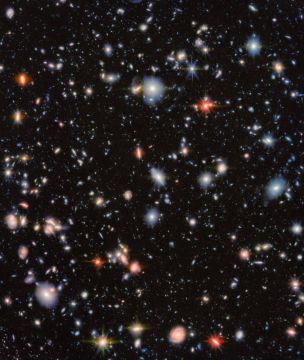 2500 галактик на 1 кадре. Телескоп Уэбба продолжает традицию Хаббла, наблюдая участки неба, которые кажутся пустыми