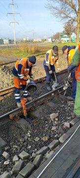 :         ѻ         ,    ...