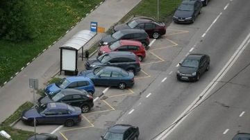 Мариупольтранс: Остановка общественного транспорта — не место для машин