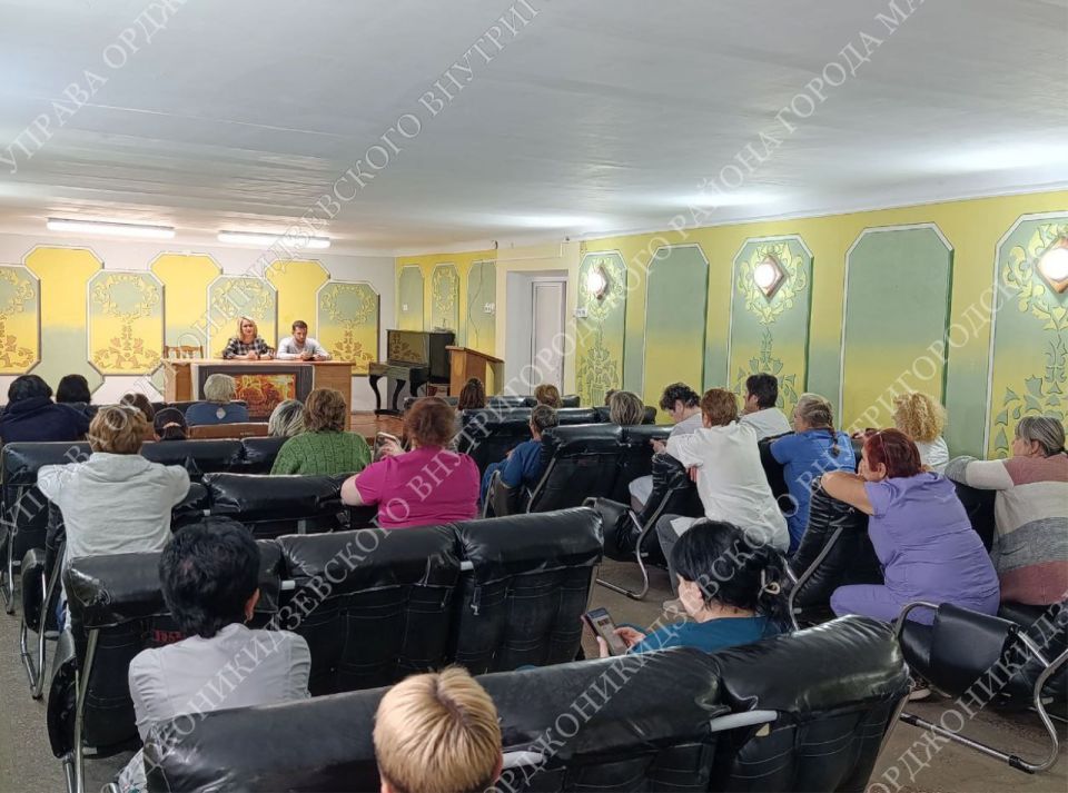 Диалог о насущных вопросах: первый зам руководителя Управы встретилась с трудовым коллективом "Родильного дома №2"