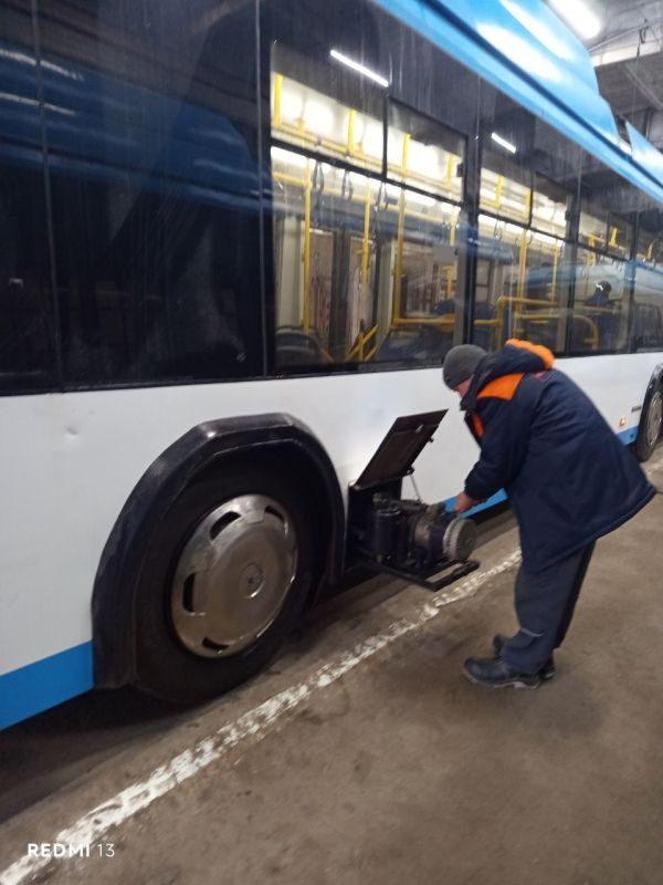 Мариупольтранс: Специалисты автобусного и троллейбусного парка МУП "МАРИУПОЛЬТРАНС" ежедневно производят осмотр и наладку подвижного состава, что способствует обеспечению безопасности движения и комфорту пассажиров