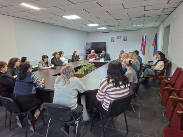 Состоялась встреча руководителя Управы Ильичевского района города Мариуполь Скударь Владимира совместно с начальником пожарно-спасательной части Мартыненко Сергеем с сотрудниками Управы