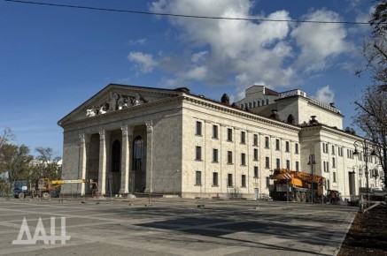 Первые спектакли в восстановленном драмтеатре Мариуполя поставят уже в декабре