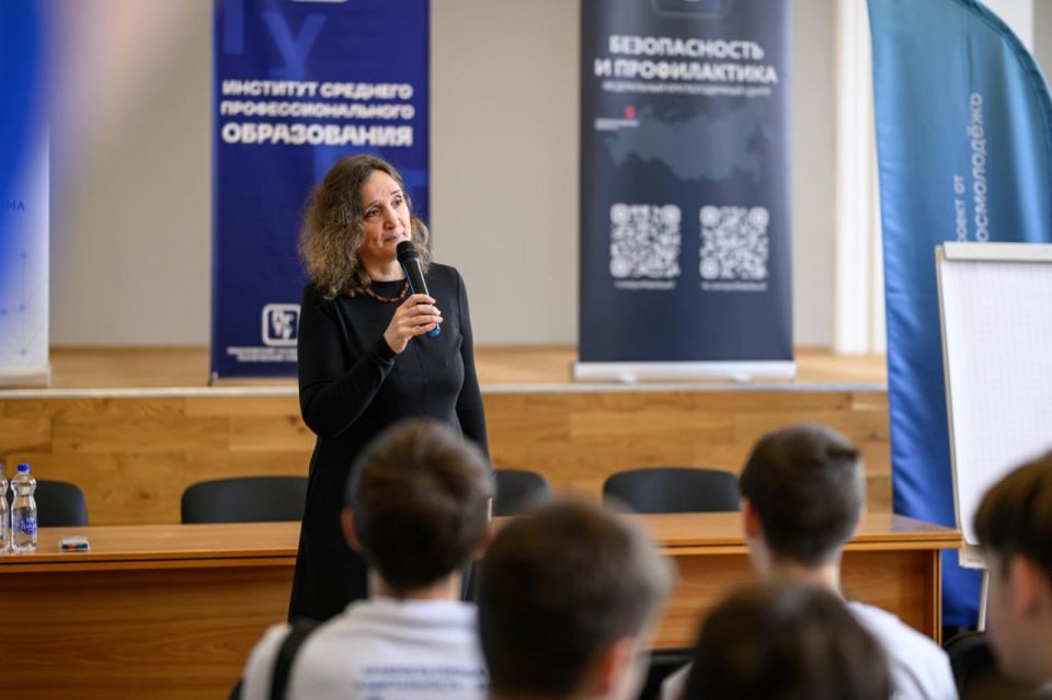 Эксперты из Ленобласти обсудили профилактику экстремизма со студентами Мариуполя