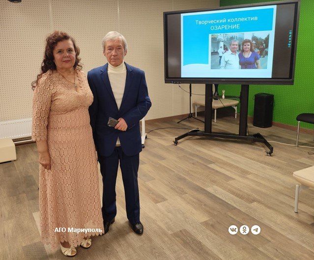 Перед пожилыми жителями Мариуполя выступил вокальный дуэт «Озарение»