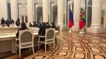 Далее в программе Президента – встреча с участниками V Конгресса молодых учёных