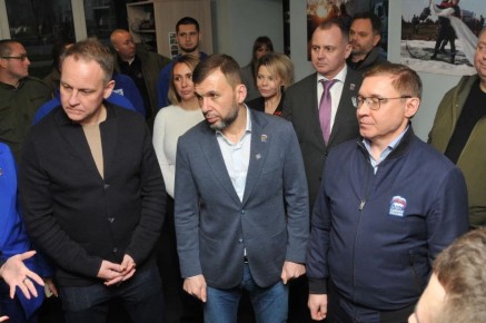 Сергей Прокопенко: Поле битвы. Мариуполь. Совметсно месте с секретарём Генсовета «Единой России» Владимиром Якушевым, Главой ДНР Денисом Пушилиным, руководителем ЦИК партии Александром Сидякиным, депутатом Госдумы Зурабом...