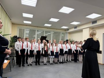 В преддверии Дня матери Советом женщин г. Мариуполя Донецкого РО Союза женщин России организован концерт для матерей, воспитывающих особенных деток